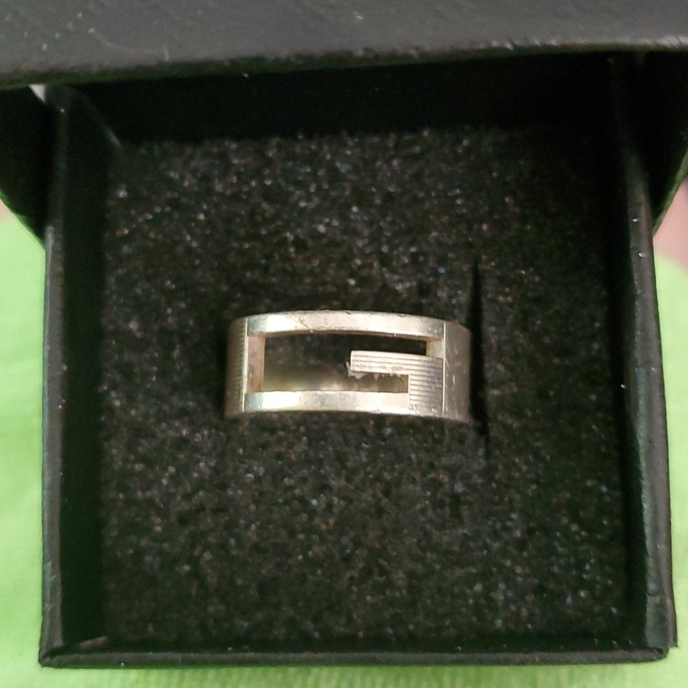 Gucci trademark "G" ring.  Size 6.75